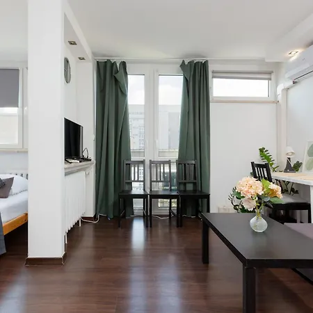 Grzybowska By Renters * Warszawa