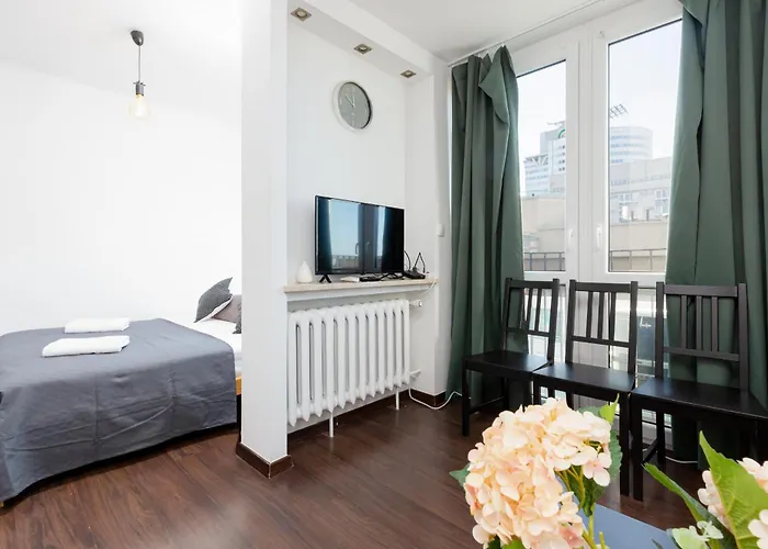 Grzybowska By Renters شقة وارسو