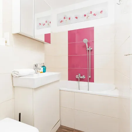 Grzybowska By Renters Apartment