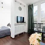 Grzybowska By Renters Apartamento Varsóvia