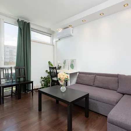 Apartamento Grzybowska By Renters Varsóvia